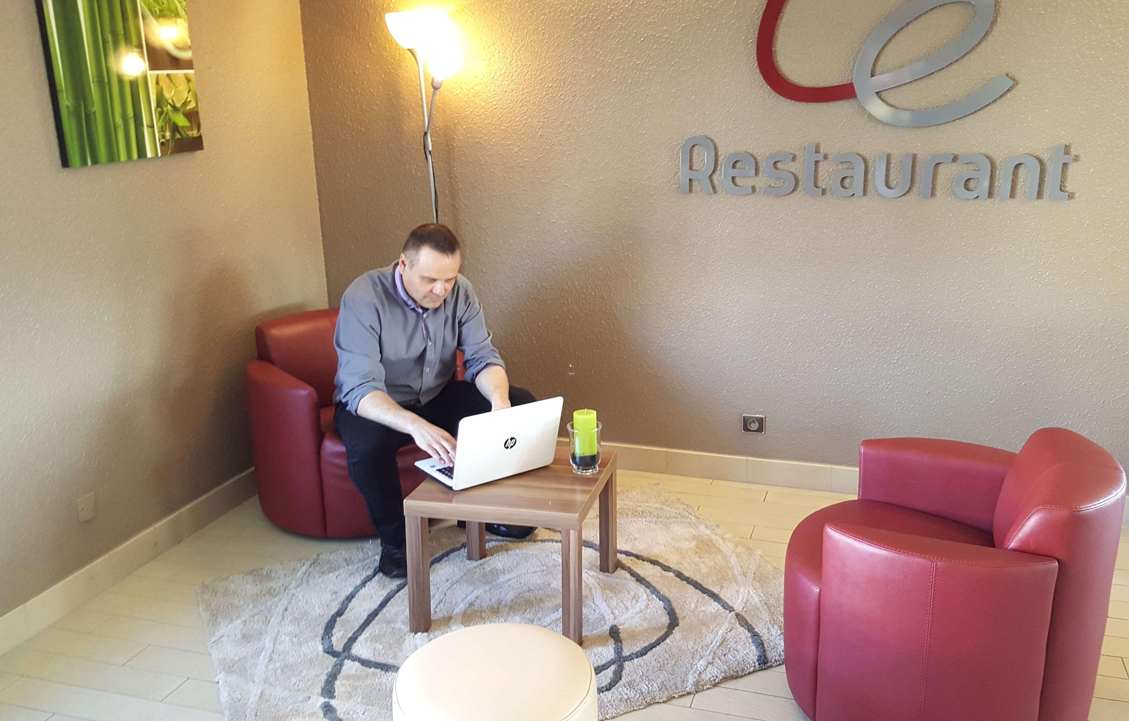 Hotel Restaurant Campanile Aurillac Bagian luar foto