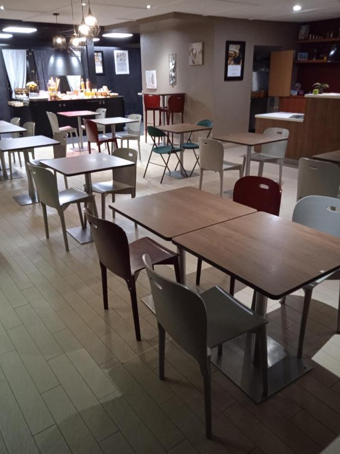 Hotel Restaurant Campanile Aurillac Bagian luar foto