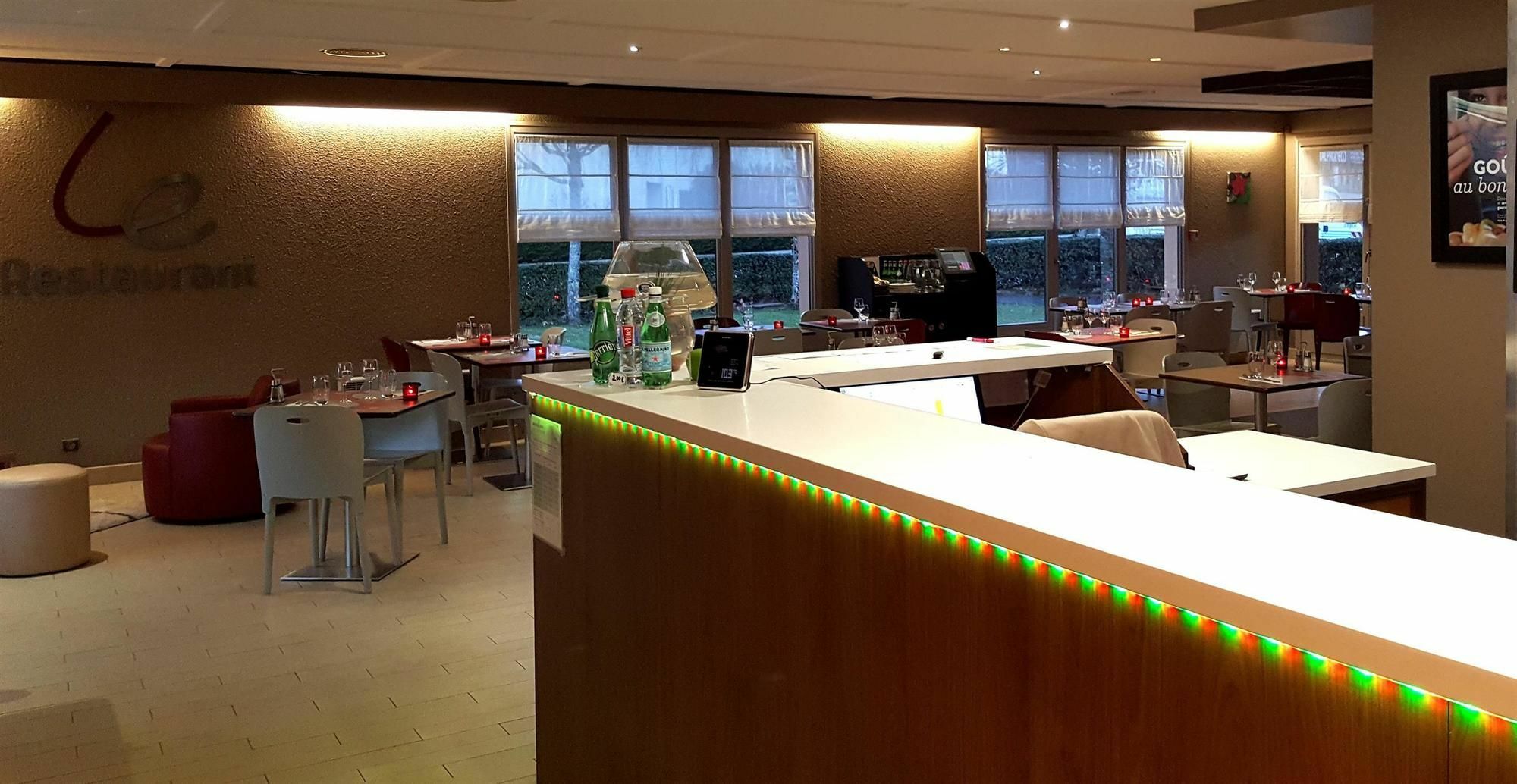 Hotel Restaurant Campanile Aurillac Bagian luar foto